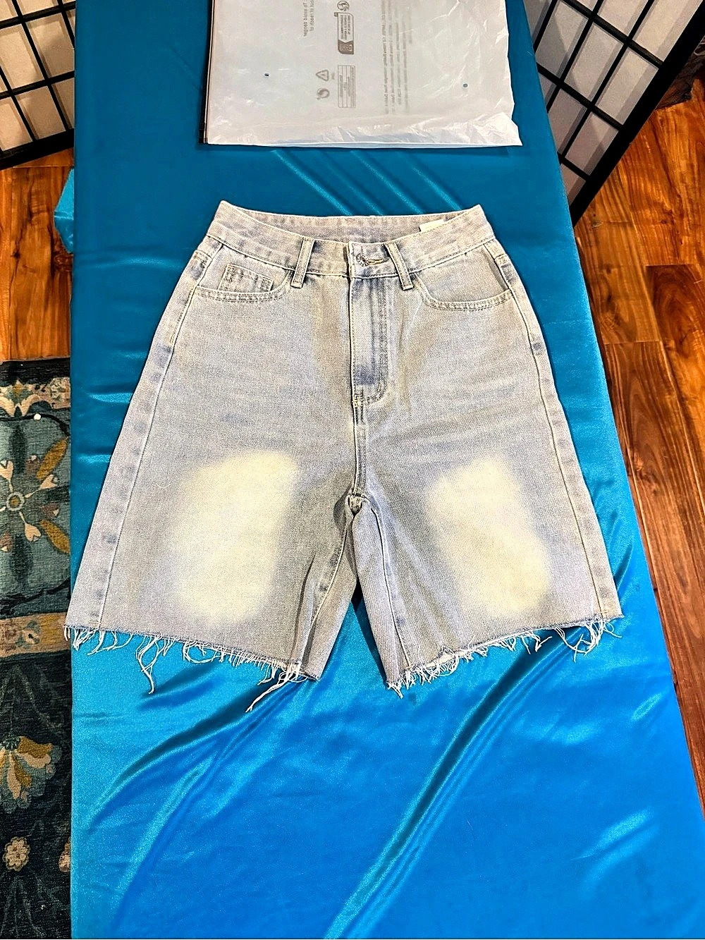 SHEIN Frayed Hem Denim Shorts in Blue Size XS (G3)